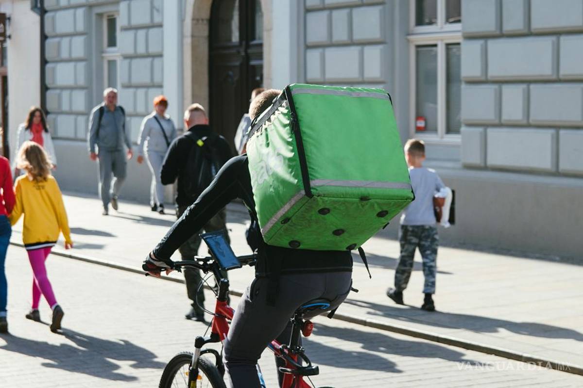 Hacienda y apps se comen hasta 50% de ingresos de vendedores, choferes y repartidores