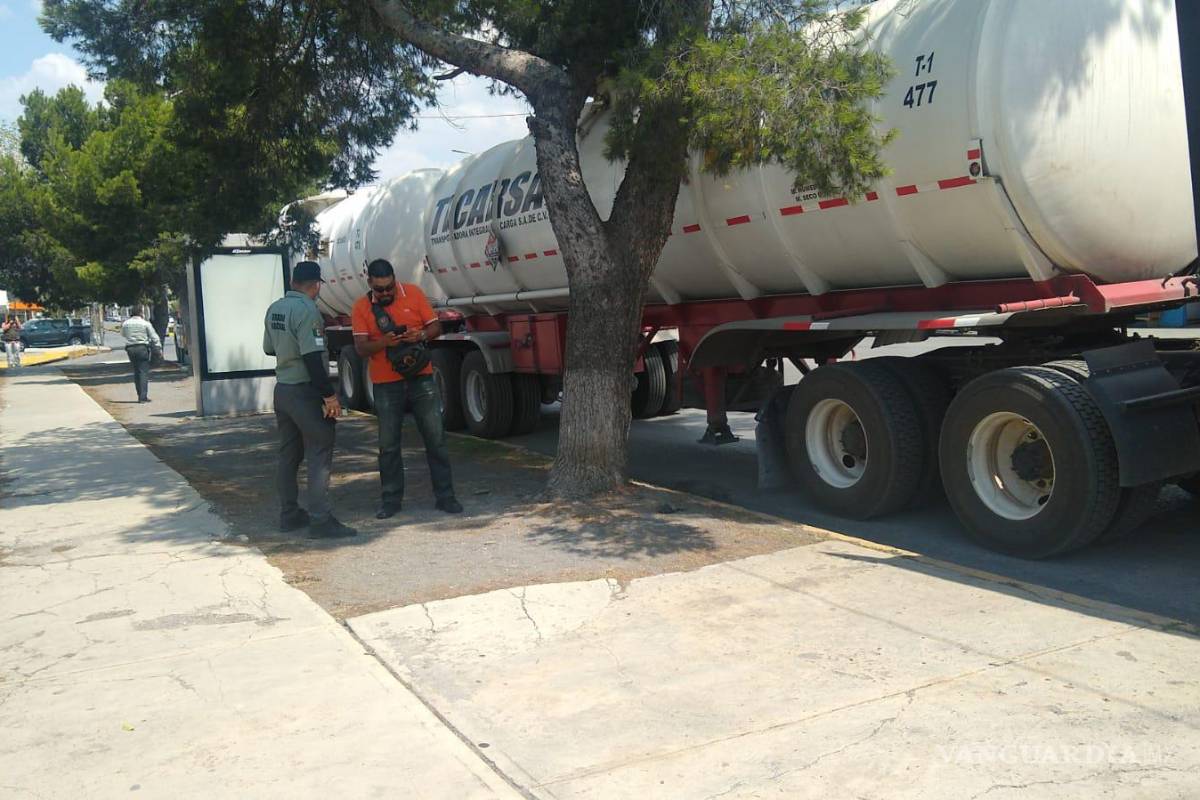 Decomisan 65 mil litros de diésel en la carretera Saltillo-Monterrey