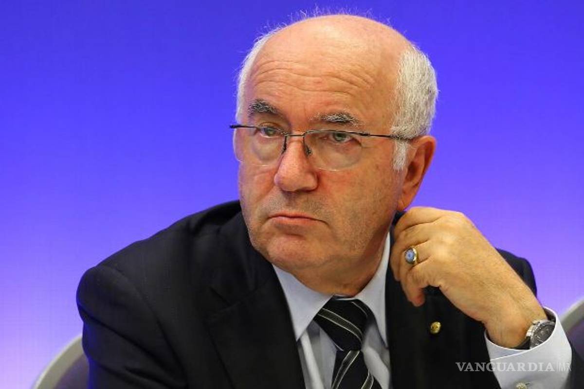Renuncia presidente de la Federación Italiana de Futbol
