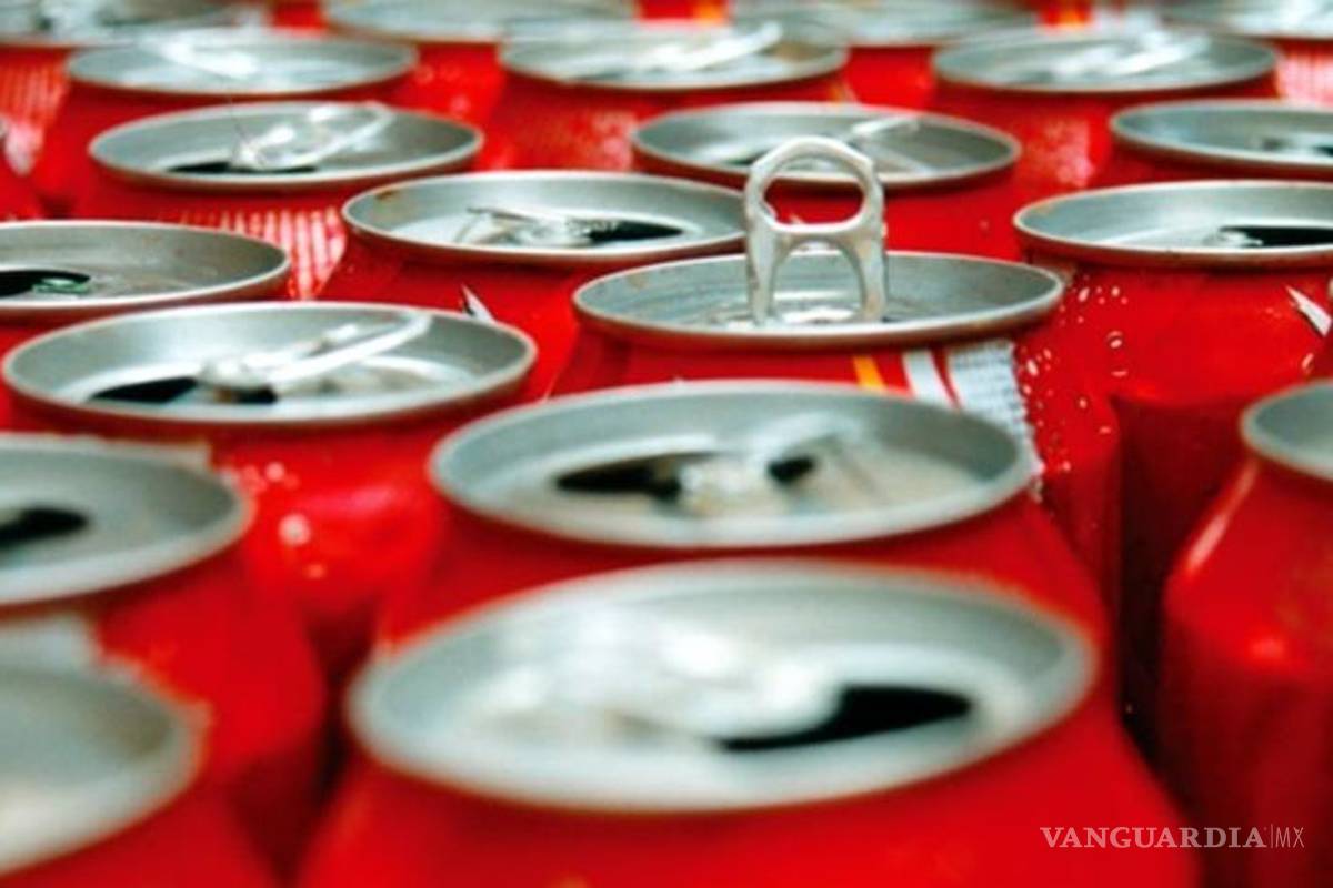 Impuesto a refrescos redujo 7.5% su consumo: estudio