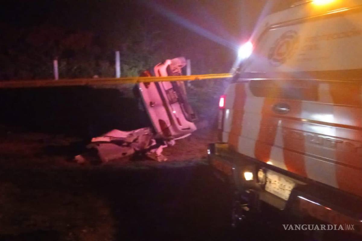 Tres fallecidos en choque entre tráiler y vehículo particular en NL