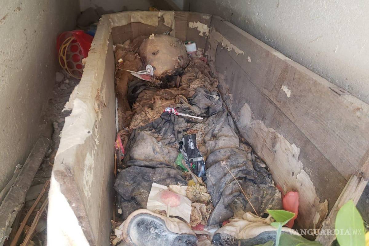 Profanan tumbas de más de 100 años en Parras; sacan cuerpos momificados