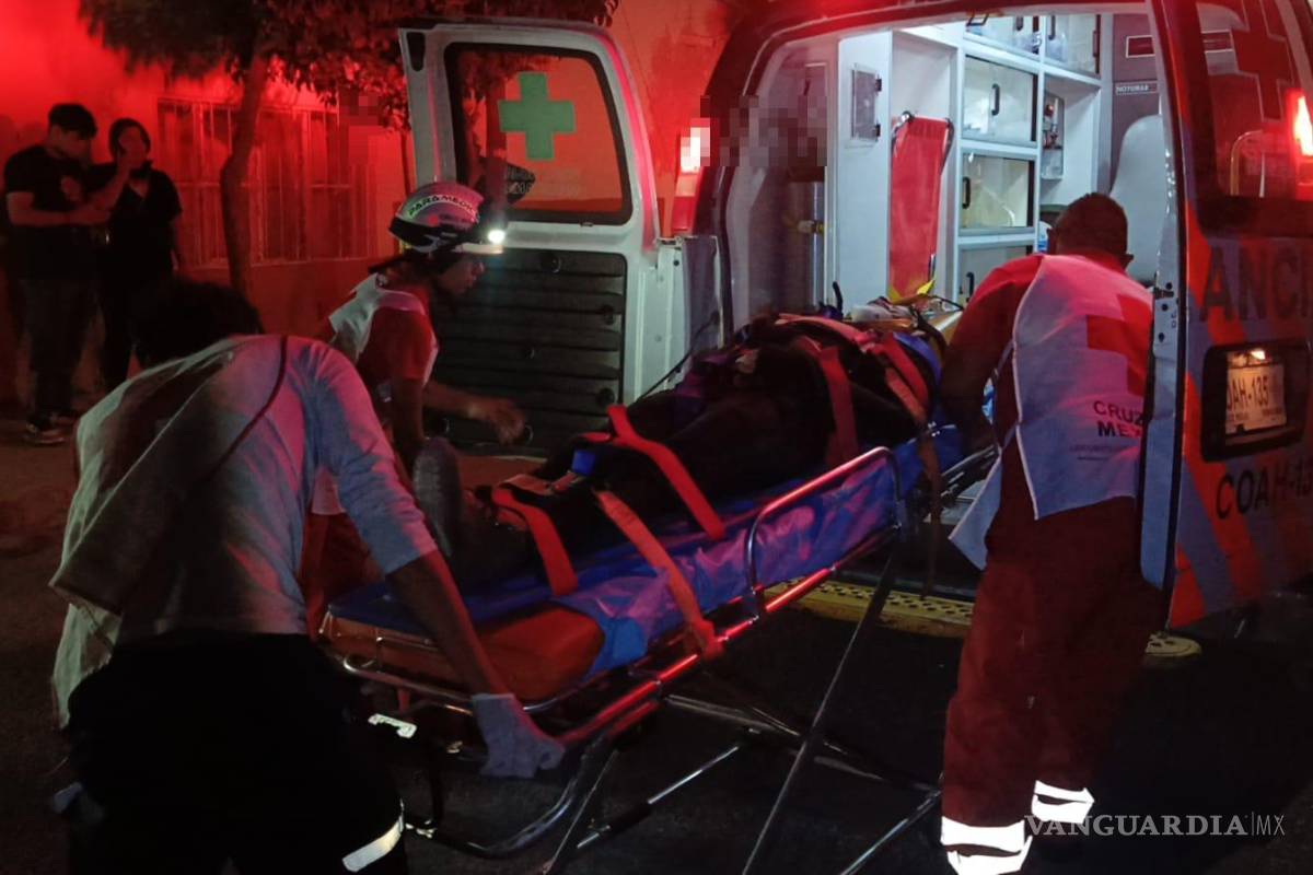 Joven golpea brutalmente a su madre en la vía pública de Parras; fue detenida