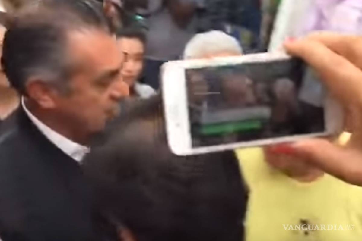 Otra vez confunden a 'El Bronco': "Me gustan sus canciones", le dice mujer