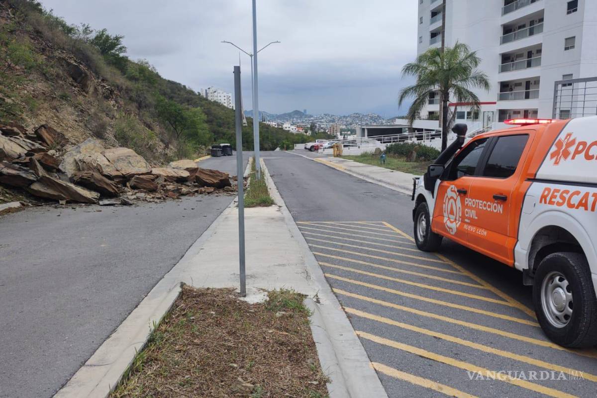 Reportan deslave en fraccionamiento privado en Nuevo León