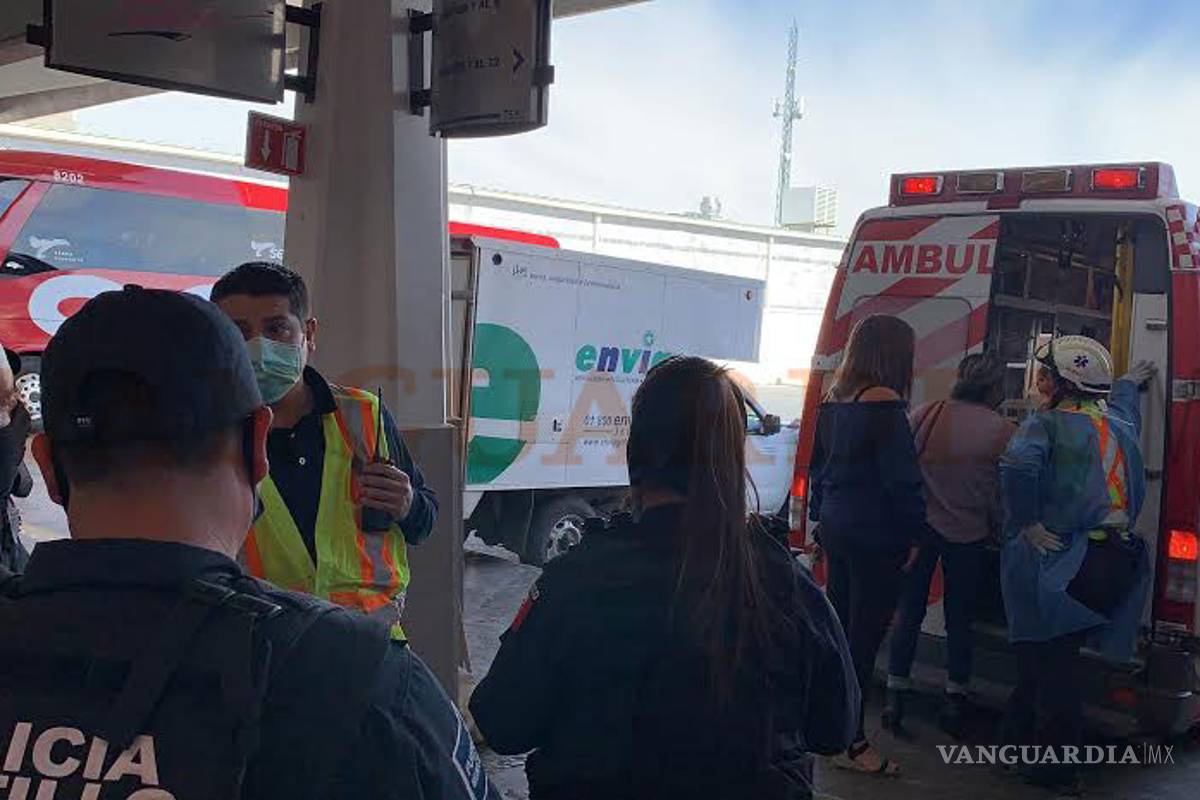 Su cuñada la golpea en la central, su marido ni las manos metió