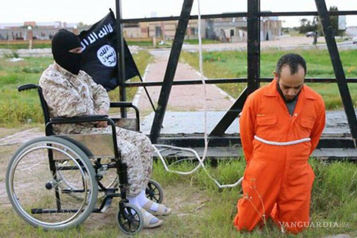 El Estado Islámico crucifica a enemigos con un verdugo en silla de ruedas