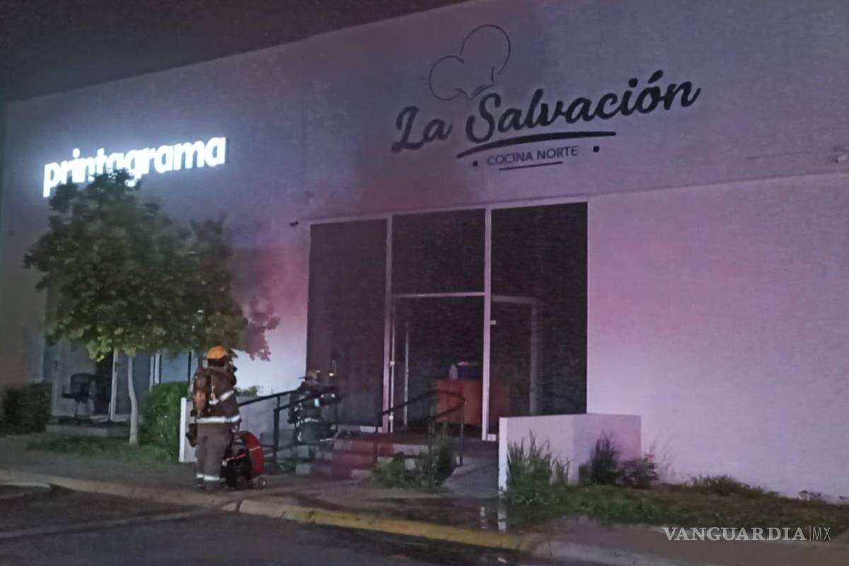 Freidora causa incendio en ‘La Salvación’; Bomberos de Saltillo logran sofocar el siniestro