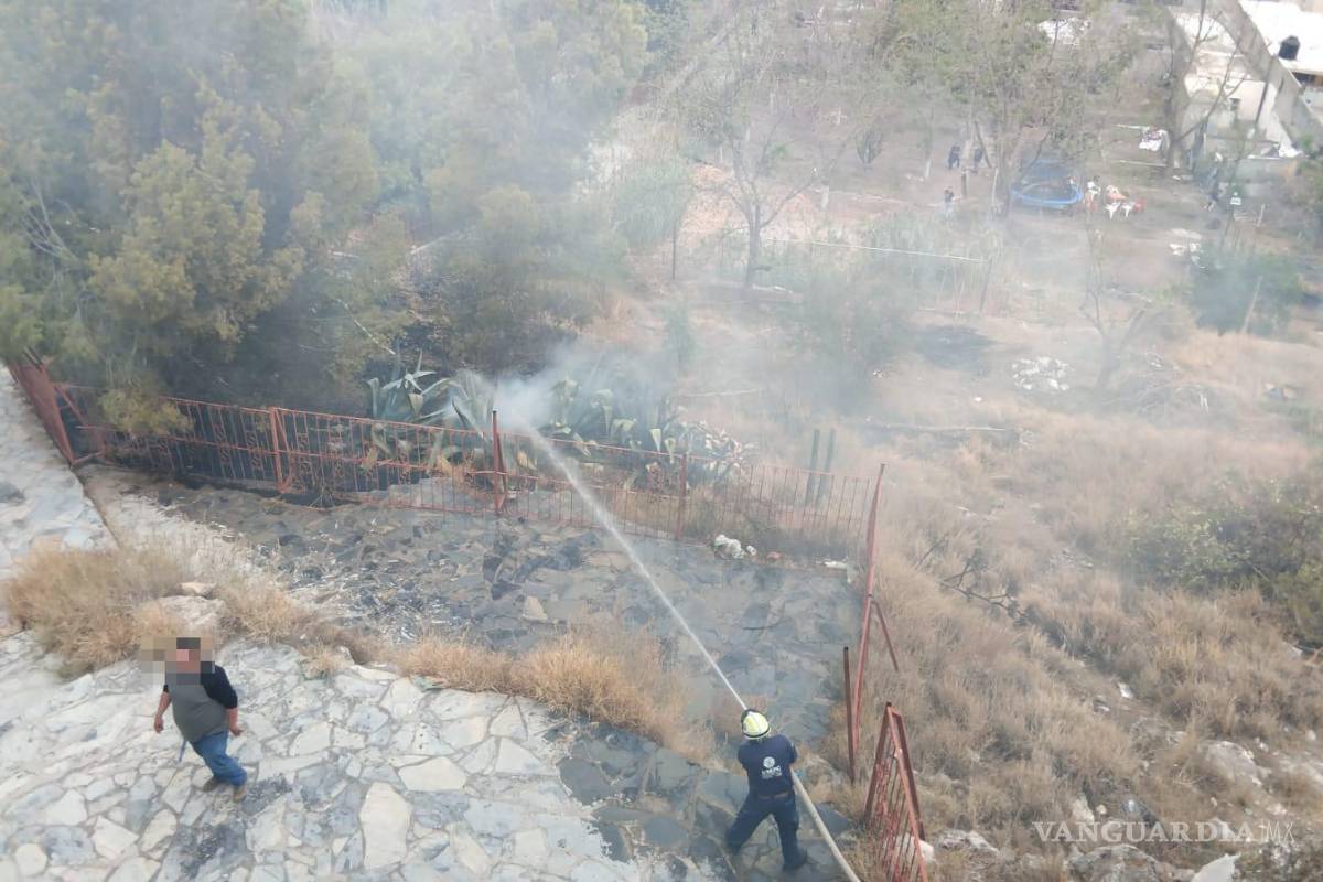 Incendio moviliza a Bomberos en las inmediaciones de la Cueva de Texcalco, en Parras