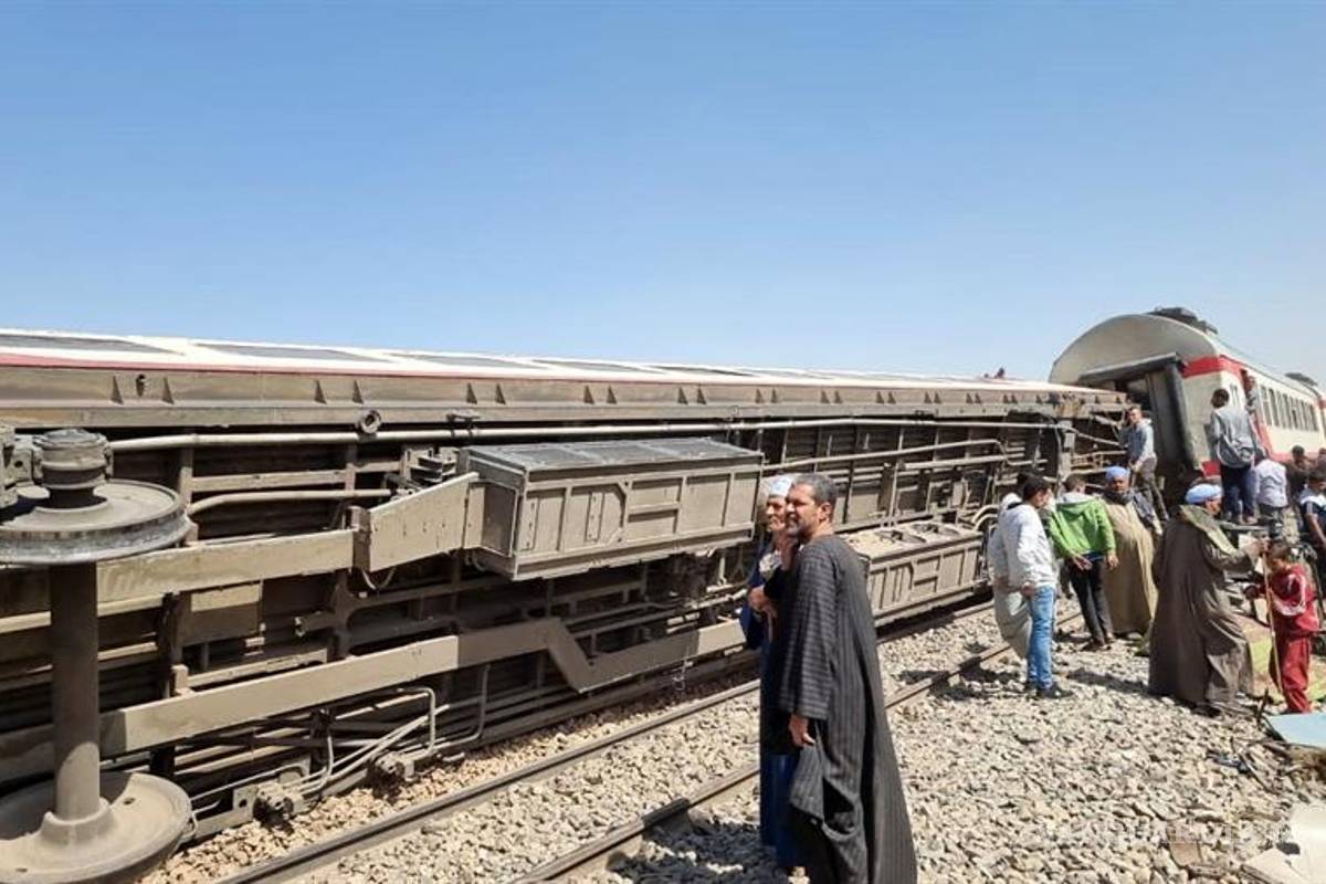 $!Choque de dos trenes deja al menos 32 muertos y 66 heridos en Egipto