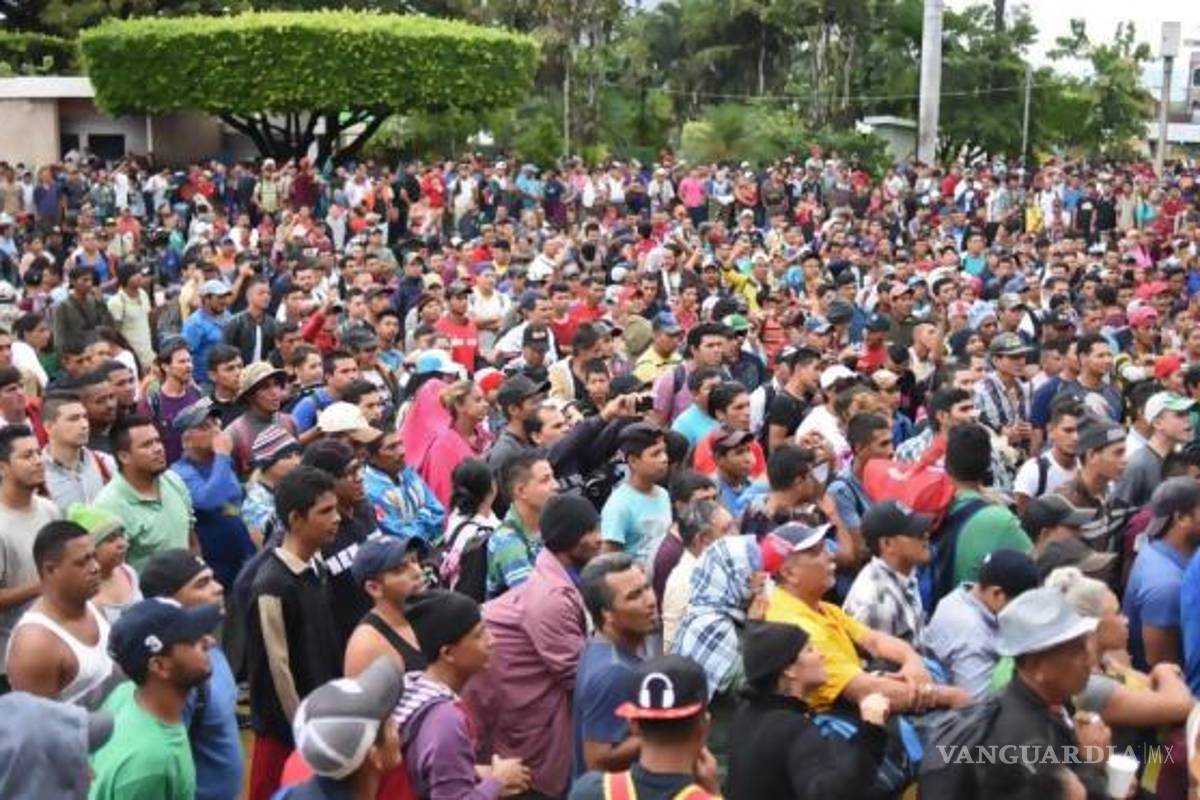 Caravana de 4 mil 500 migrantes ingresa a territorio mexicano; inician trámites de visa humanitaria en el INM
