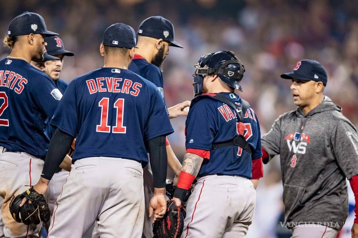 La MLB castiga a Medias Rojas por robo de señales, pero no hubo evidencia contra Alex Cora