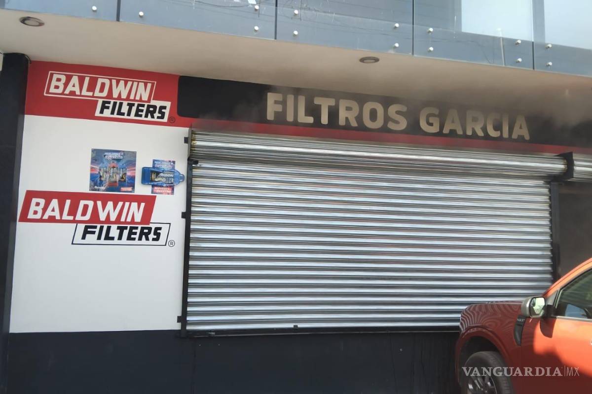 Se incendia un local de filtros en Ramos Arizpe; veladora comienza el siniestro