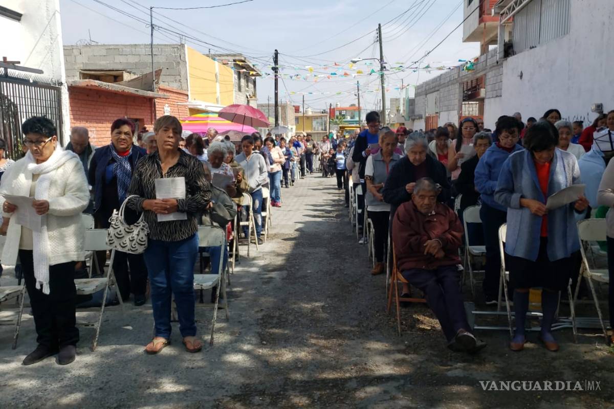 $!Celebran misa al aire libre en Saltillo