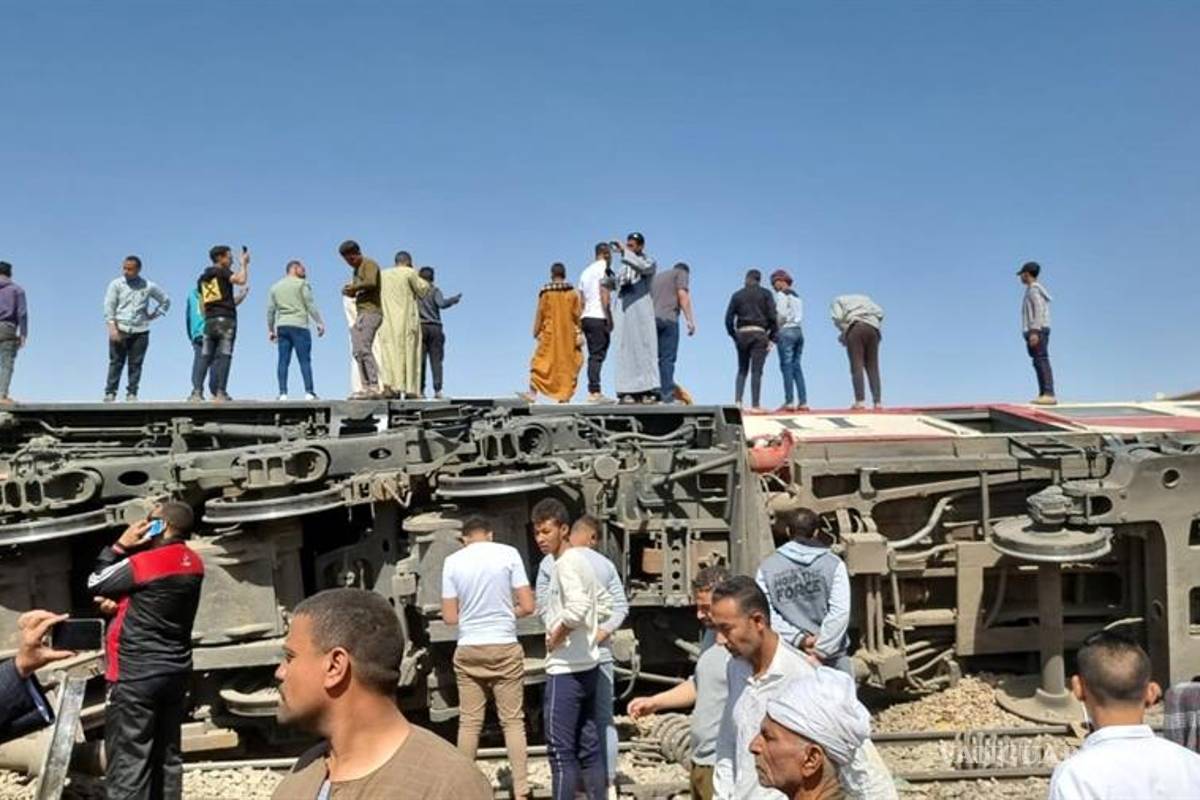 $!Choque de dos trenes deja al menos 32 muertos y 66 heridos en Egipto