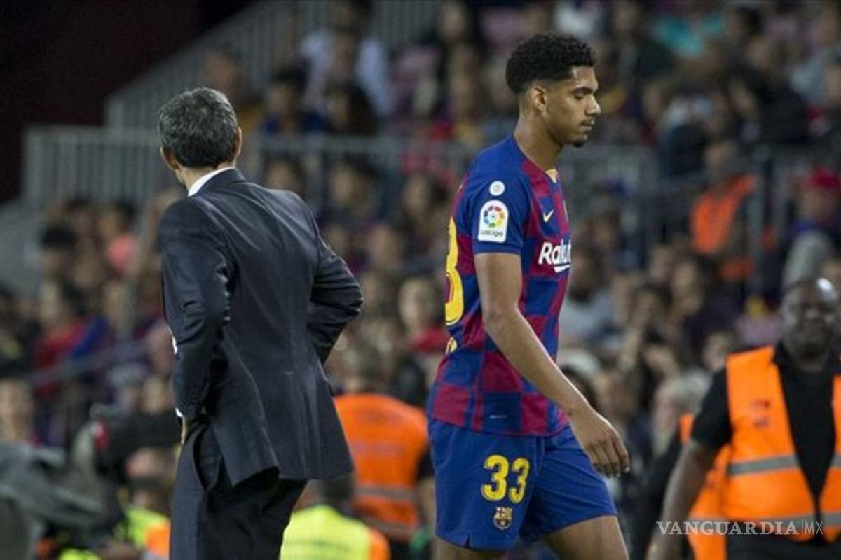 Ronald Araujo sería baja frente a Napoli porque sufre un esguince