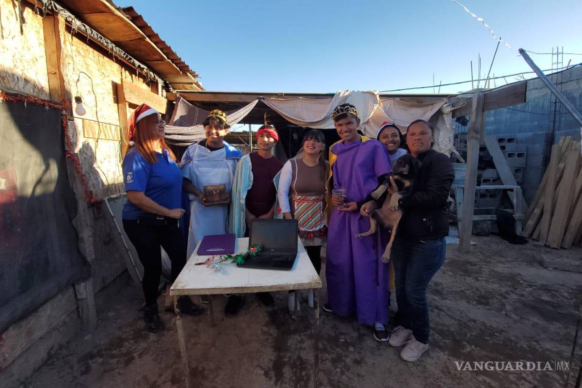 Fundación saltillense regala computadoras, para que niños no dejen la escuela