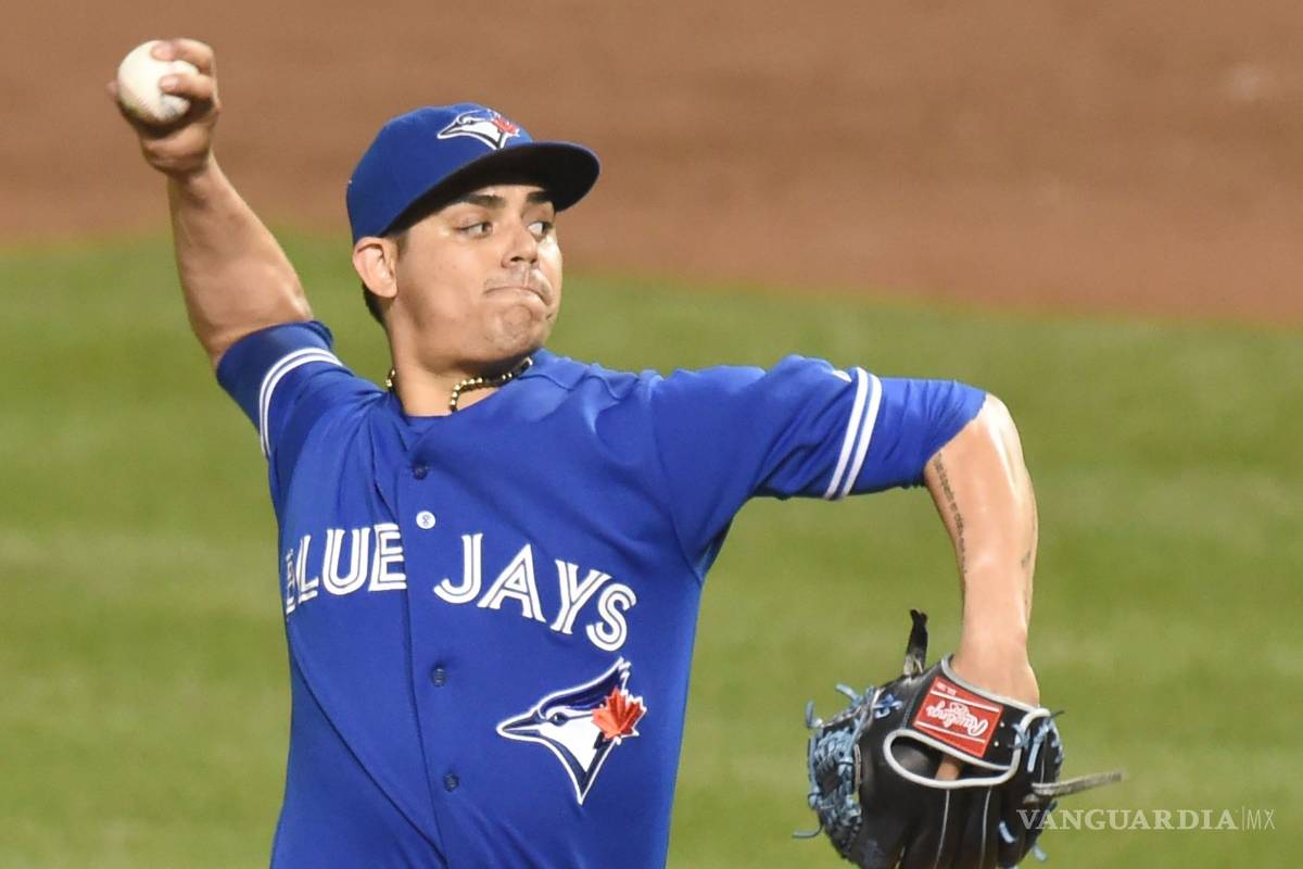 Roberto Osuna sigue haciendo historia en la MLB