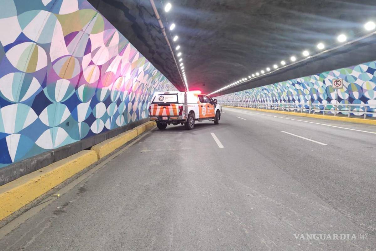 Nuevo León: Caen pedazos de concreto del Túnel de la Loma Larga, sin reporte de personas lesionadas