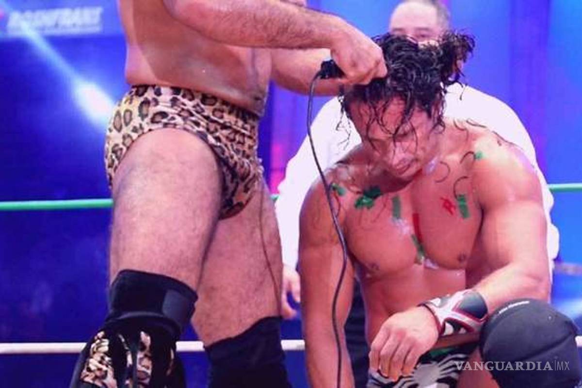 Volador Jr pierde la cabellera en el Aniversario del CMLL