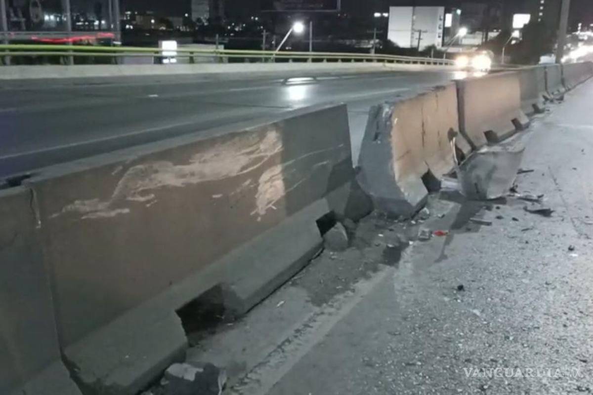 $!Las ballenas de concreto delimitaron carriles y evitaron que los vehículos involucrados pasaran a los carriles contrarios tras el choque.