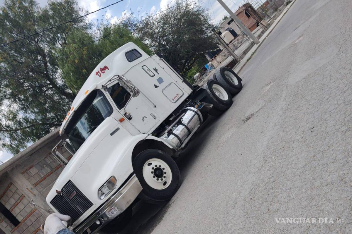 Despliegan búsqueda de tráiler en la 57 de Ramos Arizpe que presuntamente fue robado con violencia