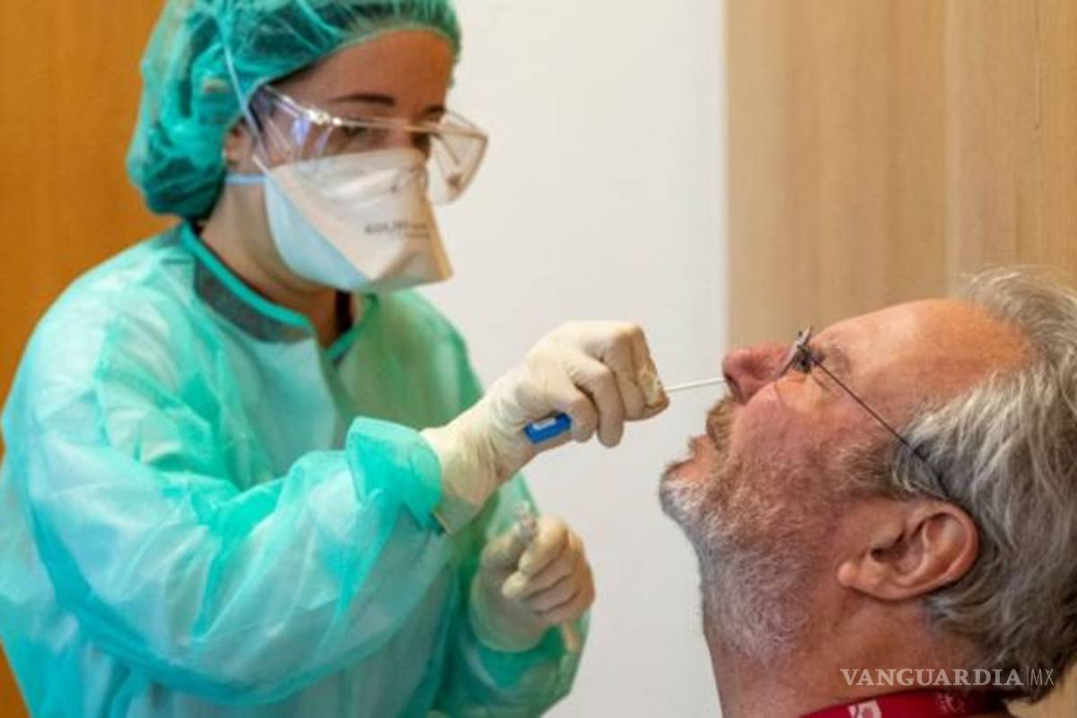 Así es una prueba de COVID-19; inquietud e incertidumbre, ser sospechosa de coronavirus