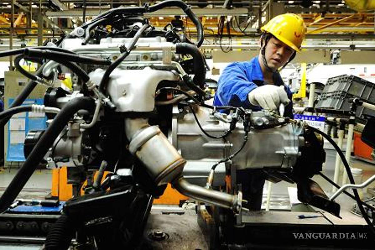 En plena 'guerra' comercial con EU, China anuncia apertura de mercado automotriz