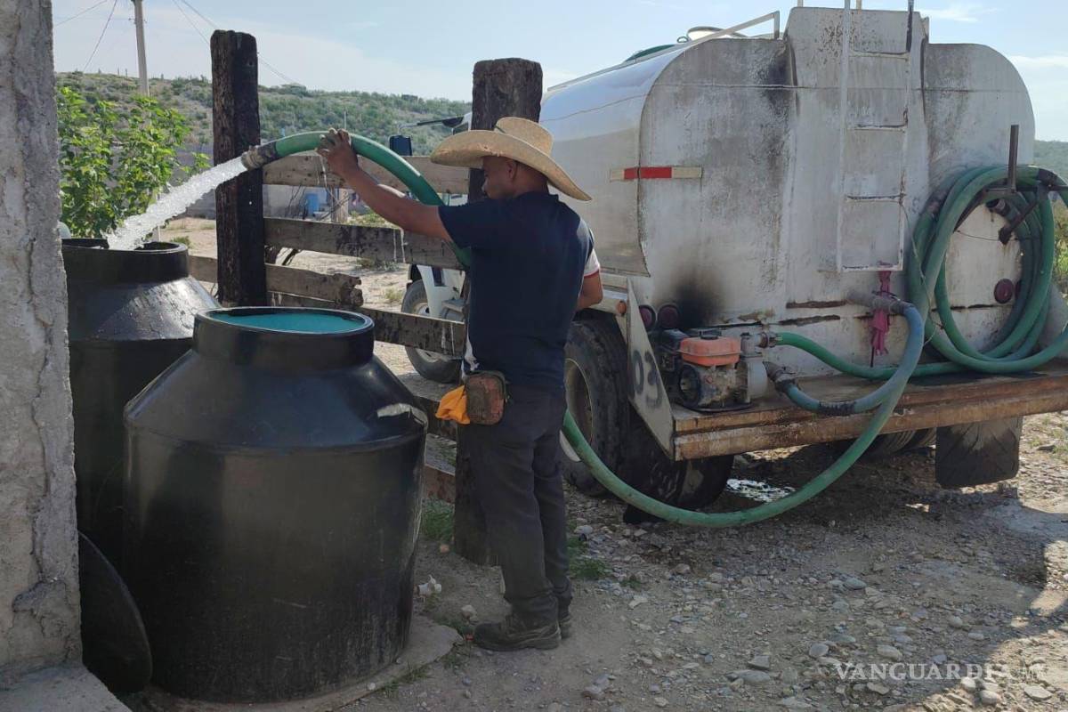 Once colonias de Monclova sin red de agua reciben 30 mil litros diarios con pipas; y piden más