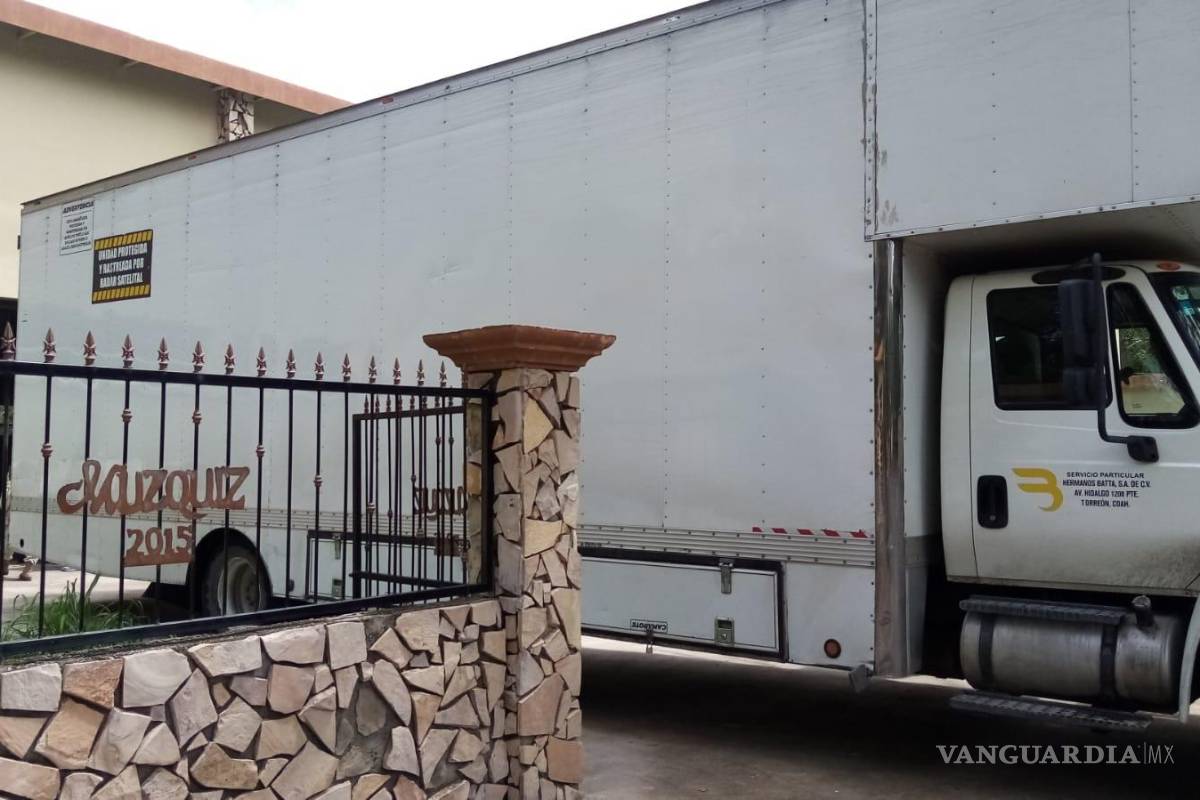 Tiendas BHermanos entrega donativos para damnificados por inundaciones en Múzquiz