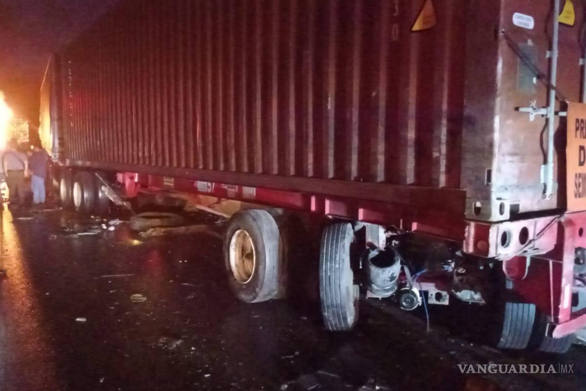 Cuatro personas calcinadas tras carambola en la autopista Guadalajara-Colima