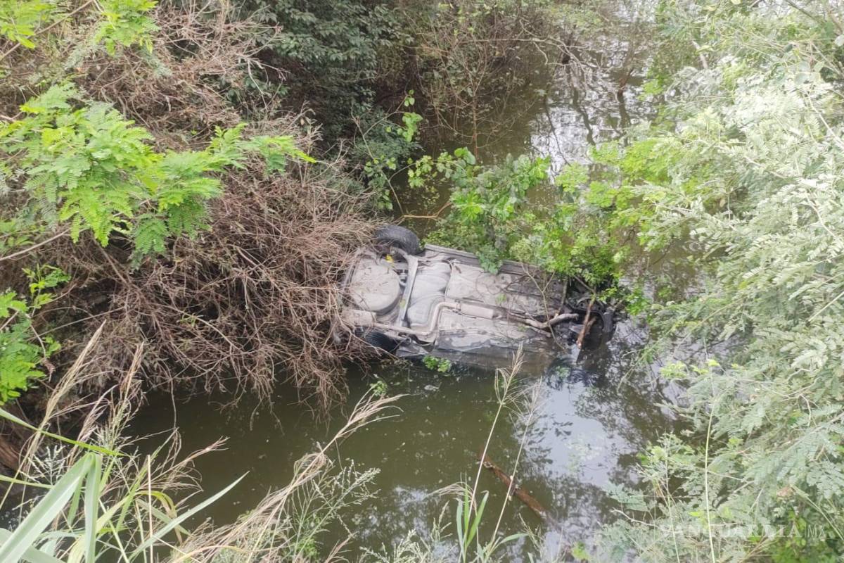 Auto cae a La Presa de la Boca y deja un saldo de cuatro heridos, en Nuevo León