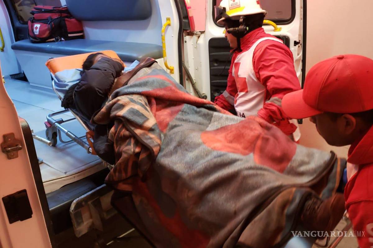 Cae mujer migrante de tren en Parras y se fractura el pie; se dirigían a Estados Unidos
