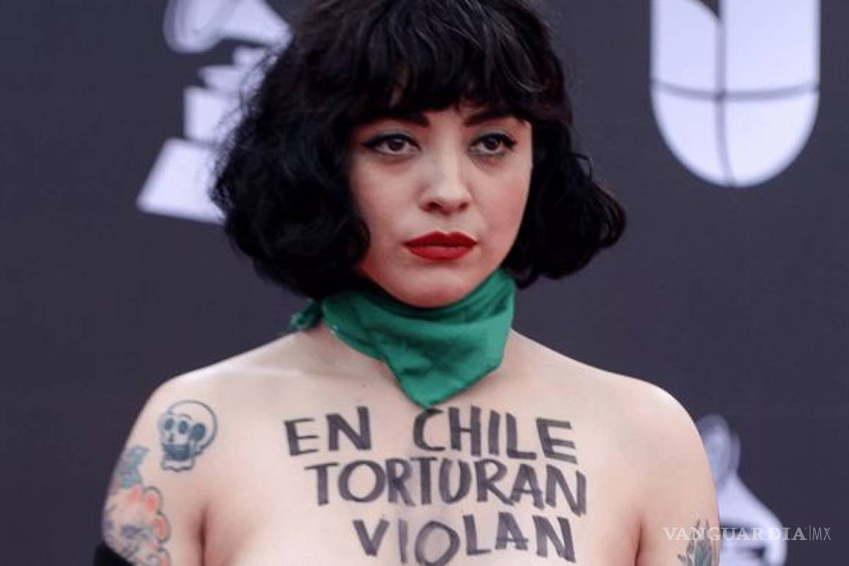 Por imitar a Mon Laferte, destrozan a 'La Chupitos' en redes sociales