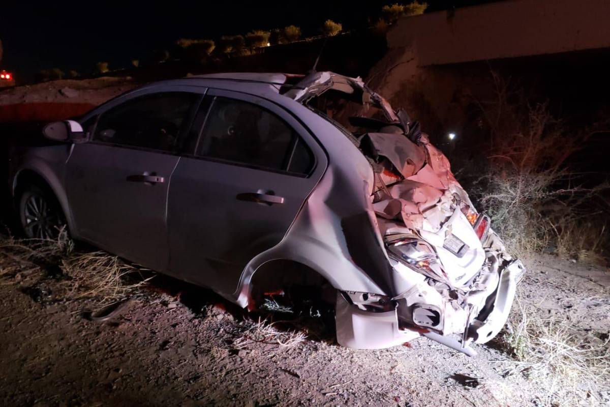 Familia se precipita a puente en la carretera Saltillo-Torreón; hay 6 lesionados
