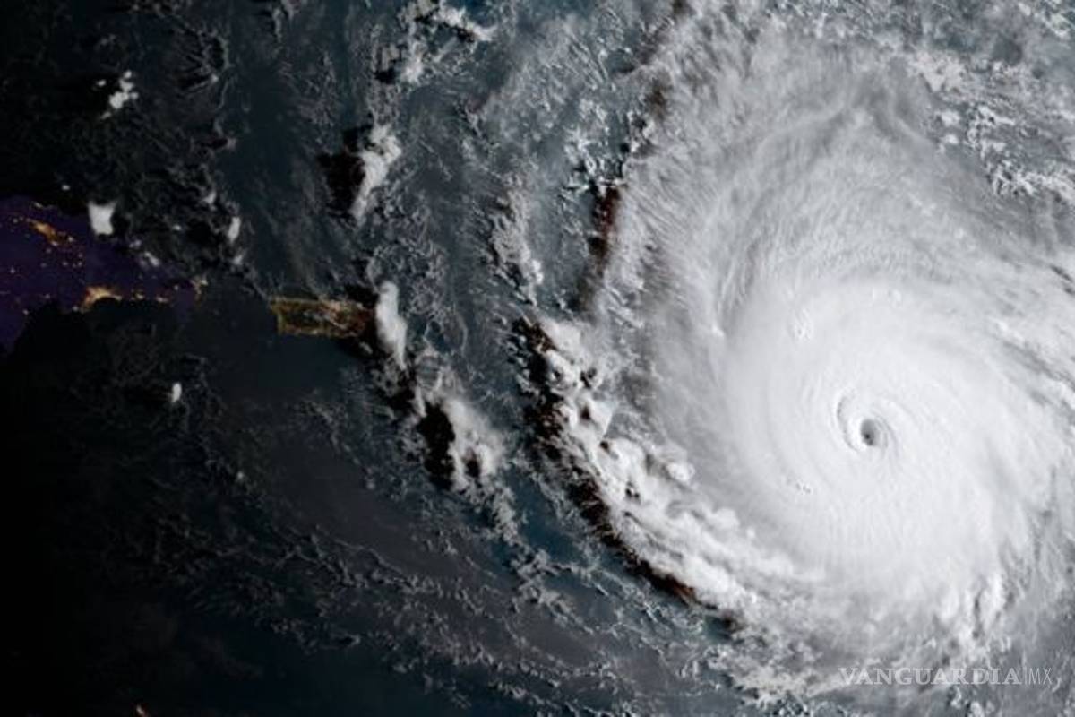 Huracán &quot;Irma&quot; en categoría 5 atraviesa Barbuda