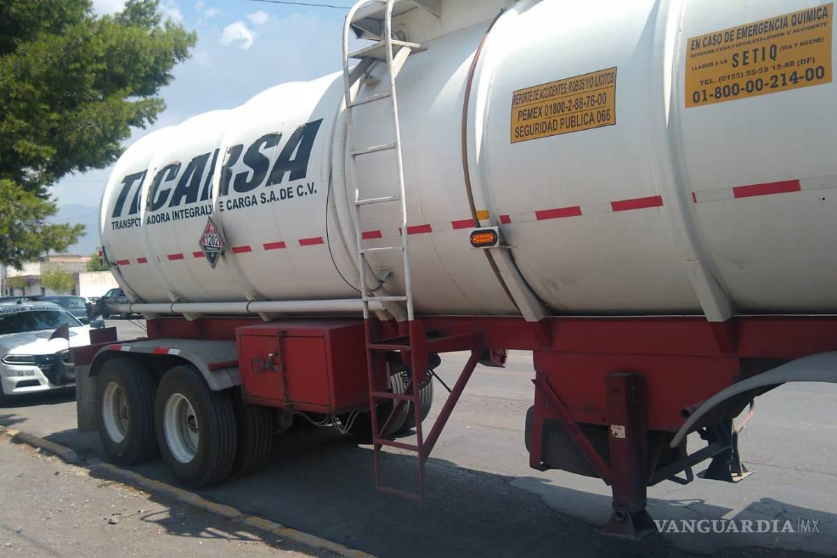 Decomisan 65 mil litros de diésel en la carretera Saltillo-Monterrey