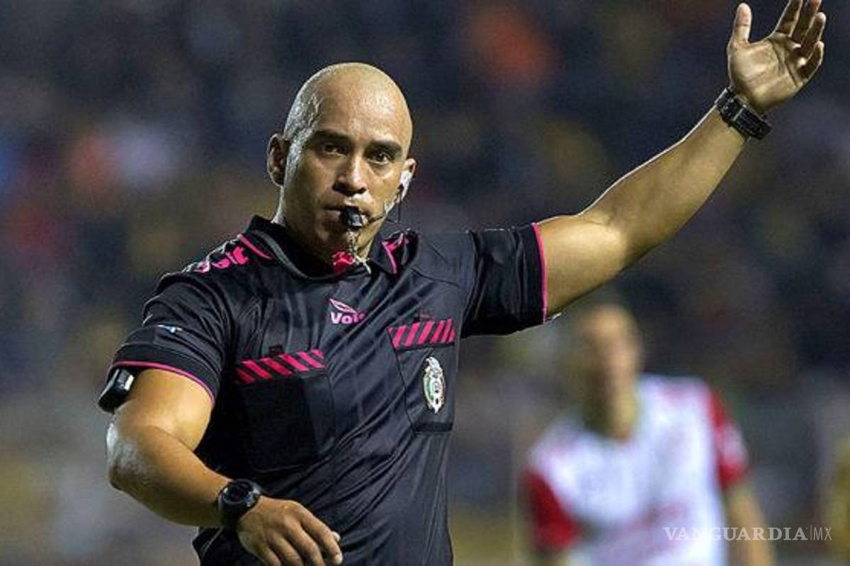 ‘Dejen me recupero cabr..es’... árbitro detiene partido para descansar en la Liga de Expansión (video)