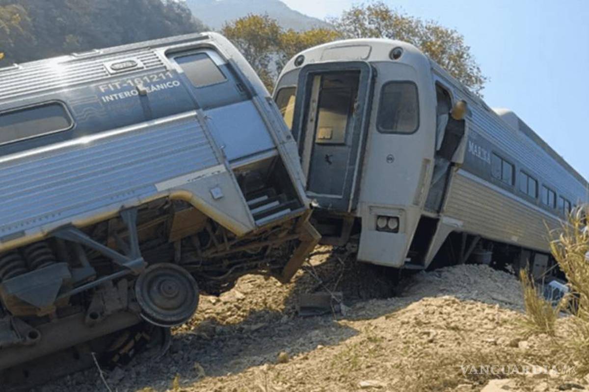 Regalan de Navidad, boletos para tren descarrilado