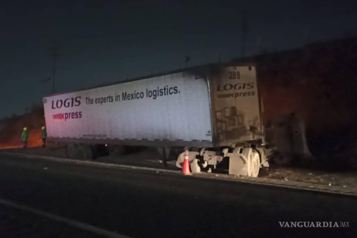 Se duerme al volante, choca y termina fuera del camino en el libramiento Norponiente