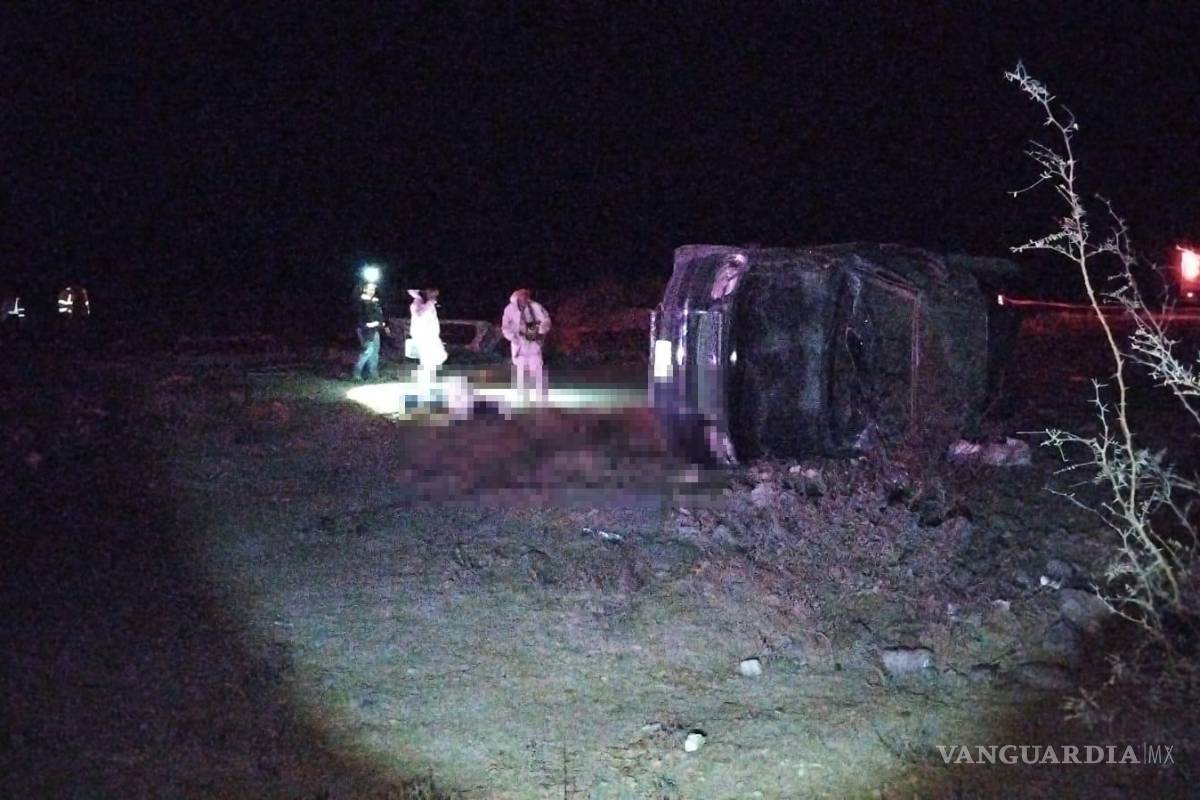 Mueren dos en fatal volcadura en Parras; hay 9 heridos