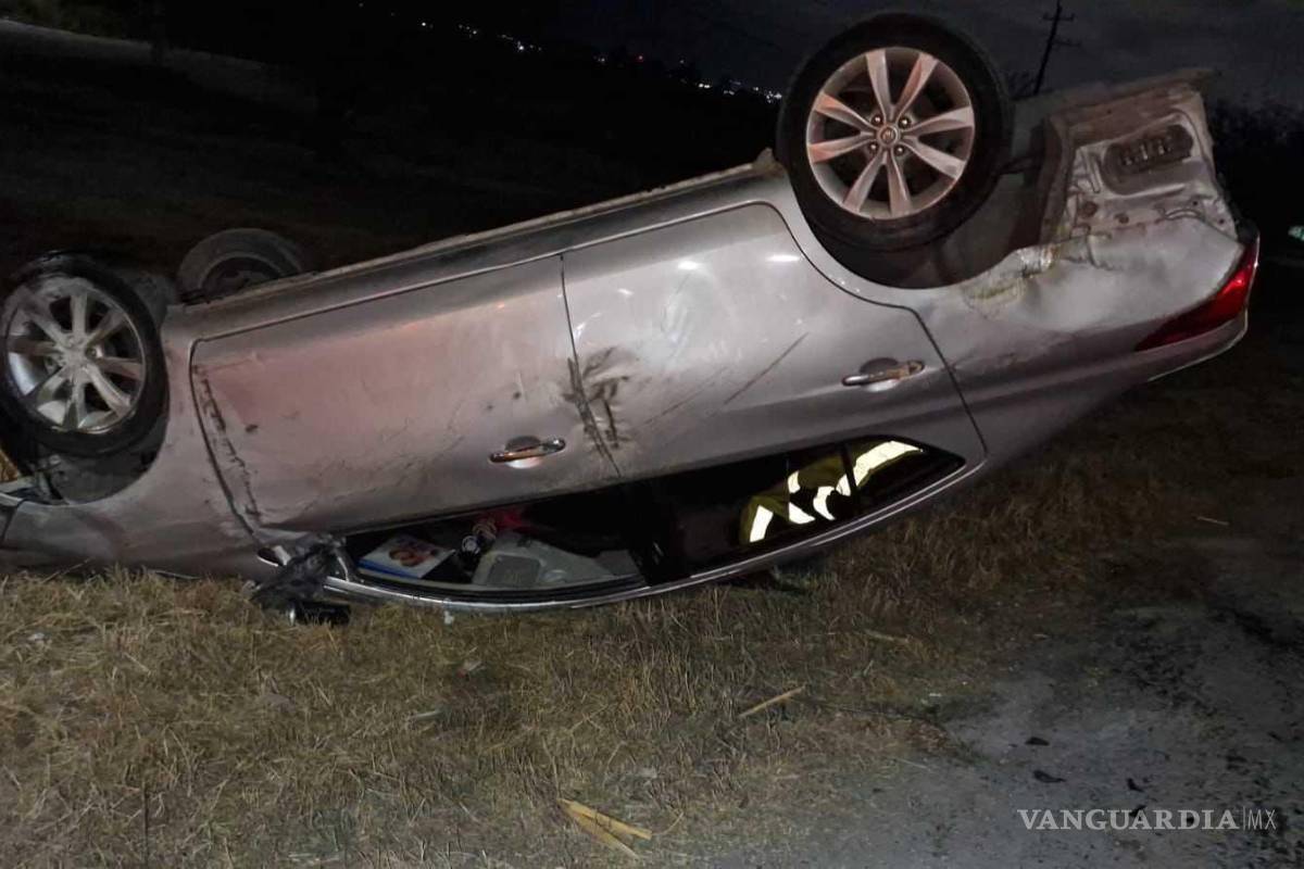 Pierde el control y vuelca en Arteaga; presuntamente ebrio