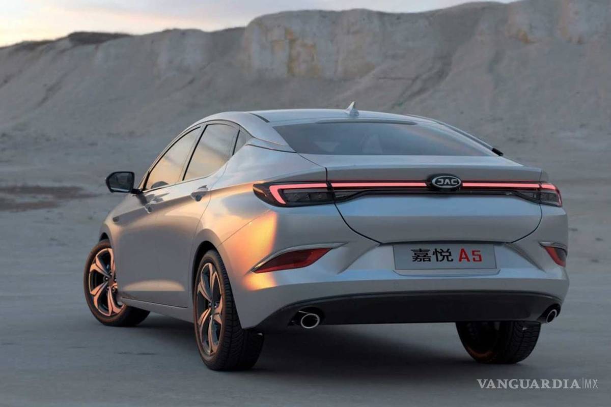 $!JAC J7 llegará a México, así es el sedán chino que plantará cara al Jetta