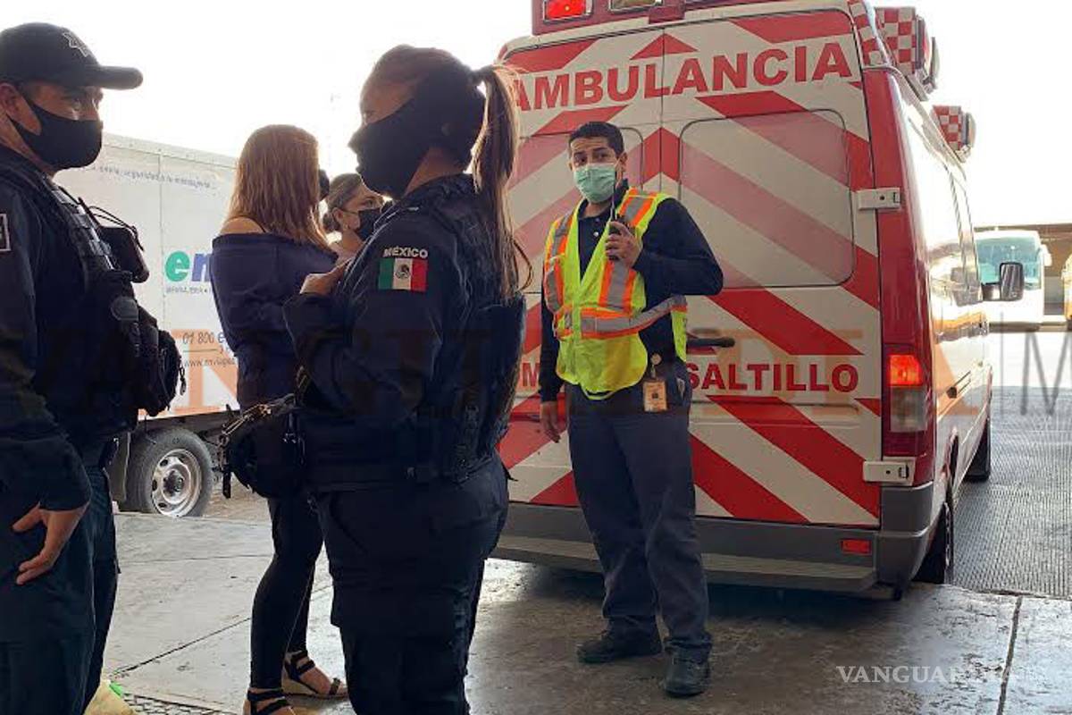$!Su cuñada la golpea en la central, su marido ni las manos metió
