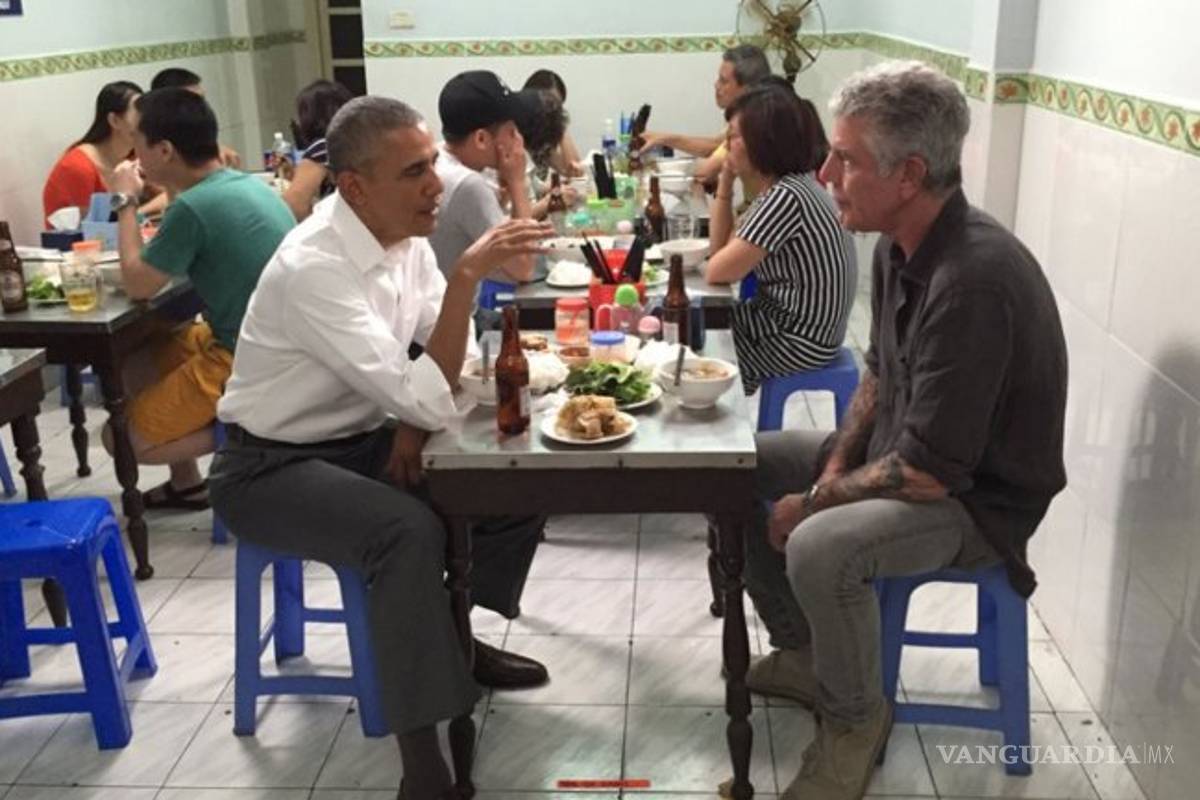 Obama cenó con seis dólares en Hanoi junto al chef Anthony Bourdain