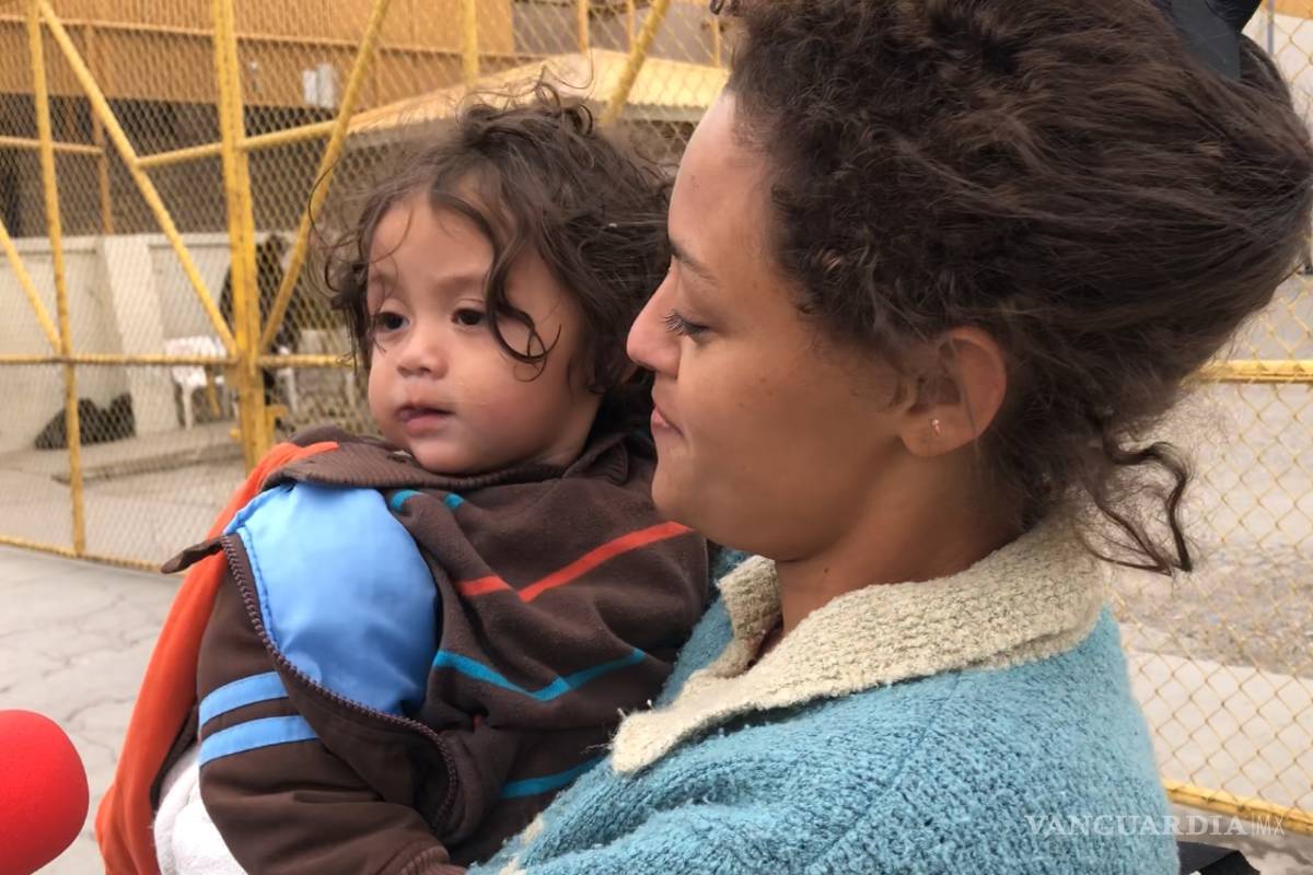 Pese al frío Migrantes que ya cuentan con visa denuncian que acceso al albergue ha sido denegado