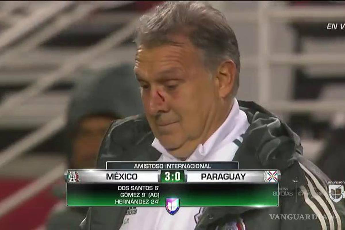 El balonazo que recibió el Tata Martino en el juego contra Paraguay