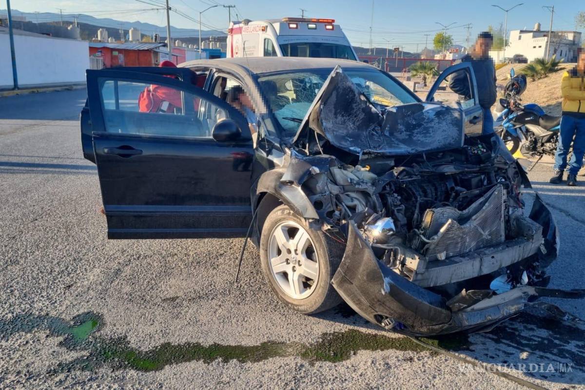 Joven provoca choque frontal al invadir carril en Ramos Arizpe; presuntamente ebrio