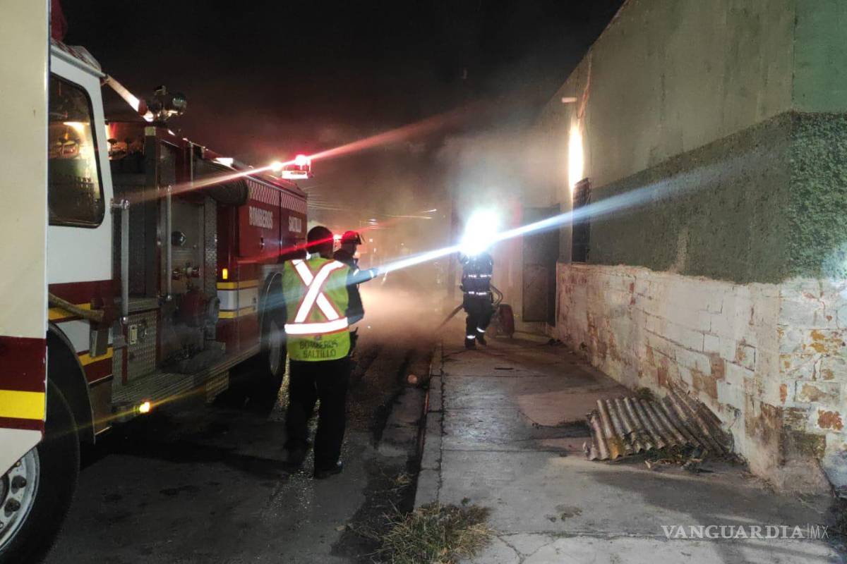 Incendio consume vivienda de adulto mayor en el Centro de Saltillo