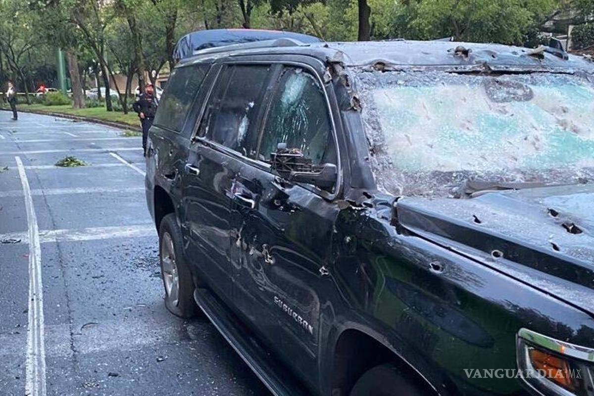 Así destrozaron con barretts y granadas el vehículo con blindaje nivel 7 donde viajaba García Harfuch (fotos)